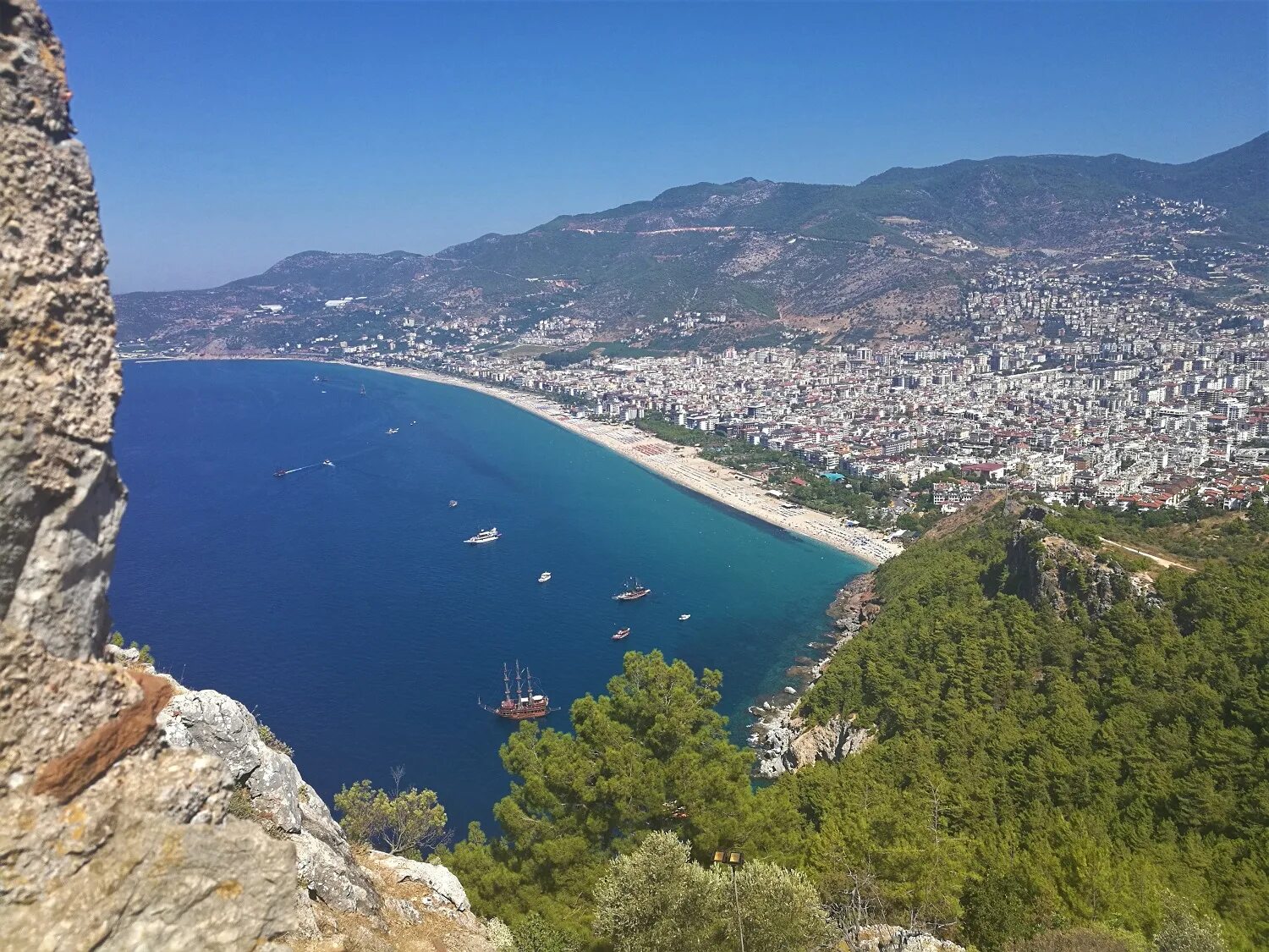 алания язык. анталья крепость. алания набережная у крепости. алания крепость кызыл куле. анталийское побережье турции курорты на карте.