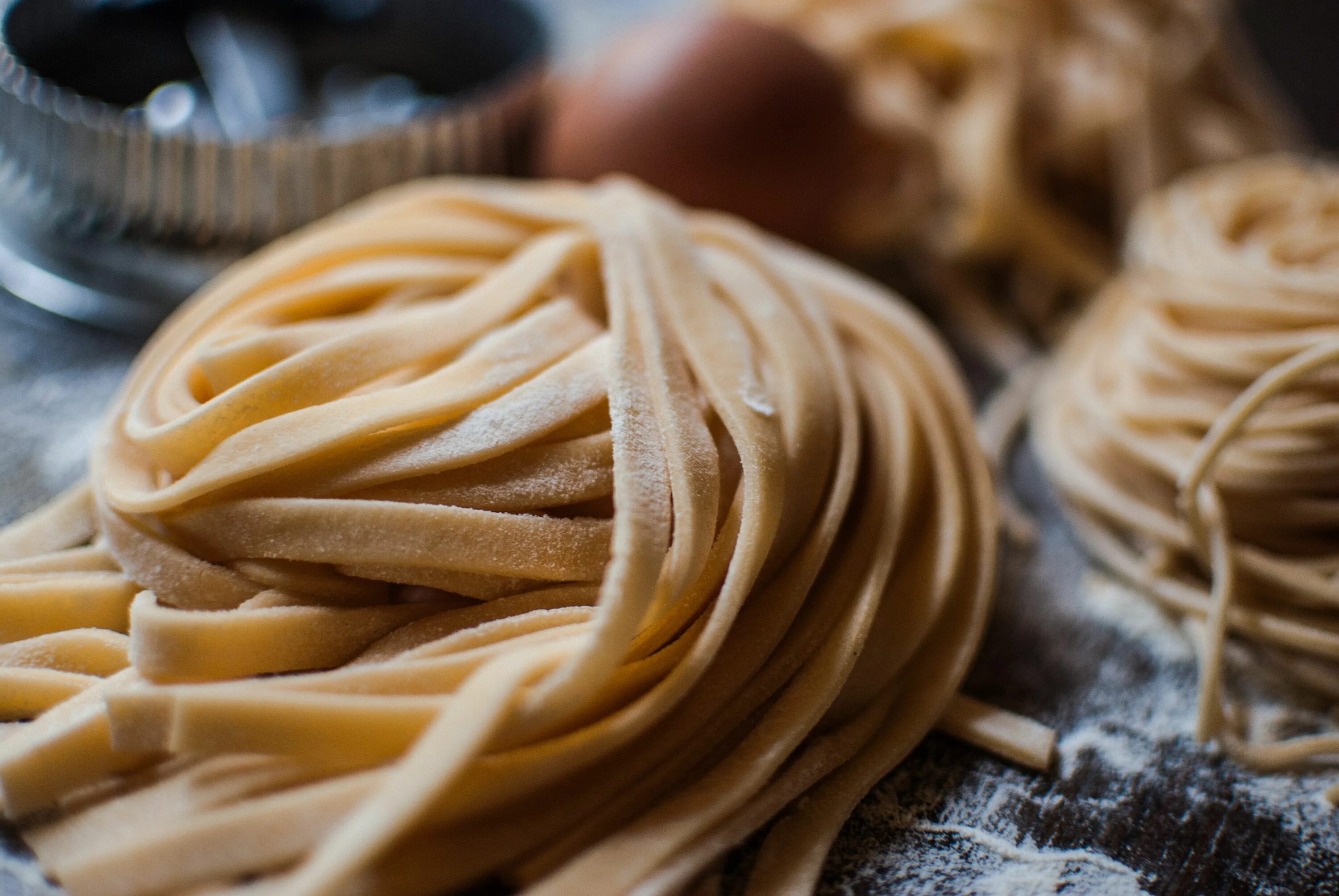 Make pasta. Спортивные макарон. разрыв pasta. паста макросъемка. how to make pasta.