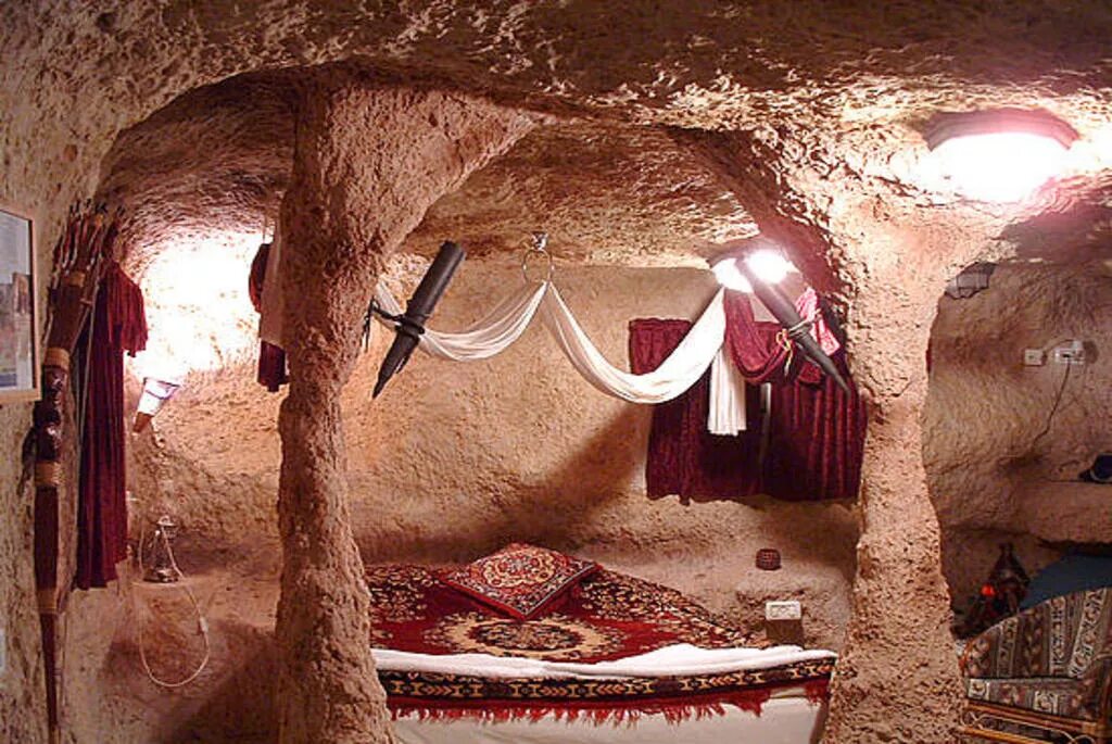 Домик-пещера. Cappadocia antique house cave hotel. Пещера жилище. Жилище в пещере. Дом в пещере.