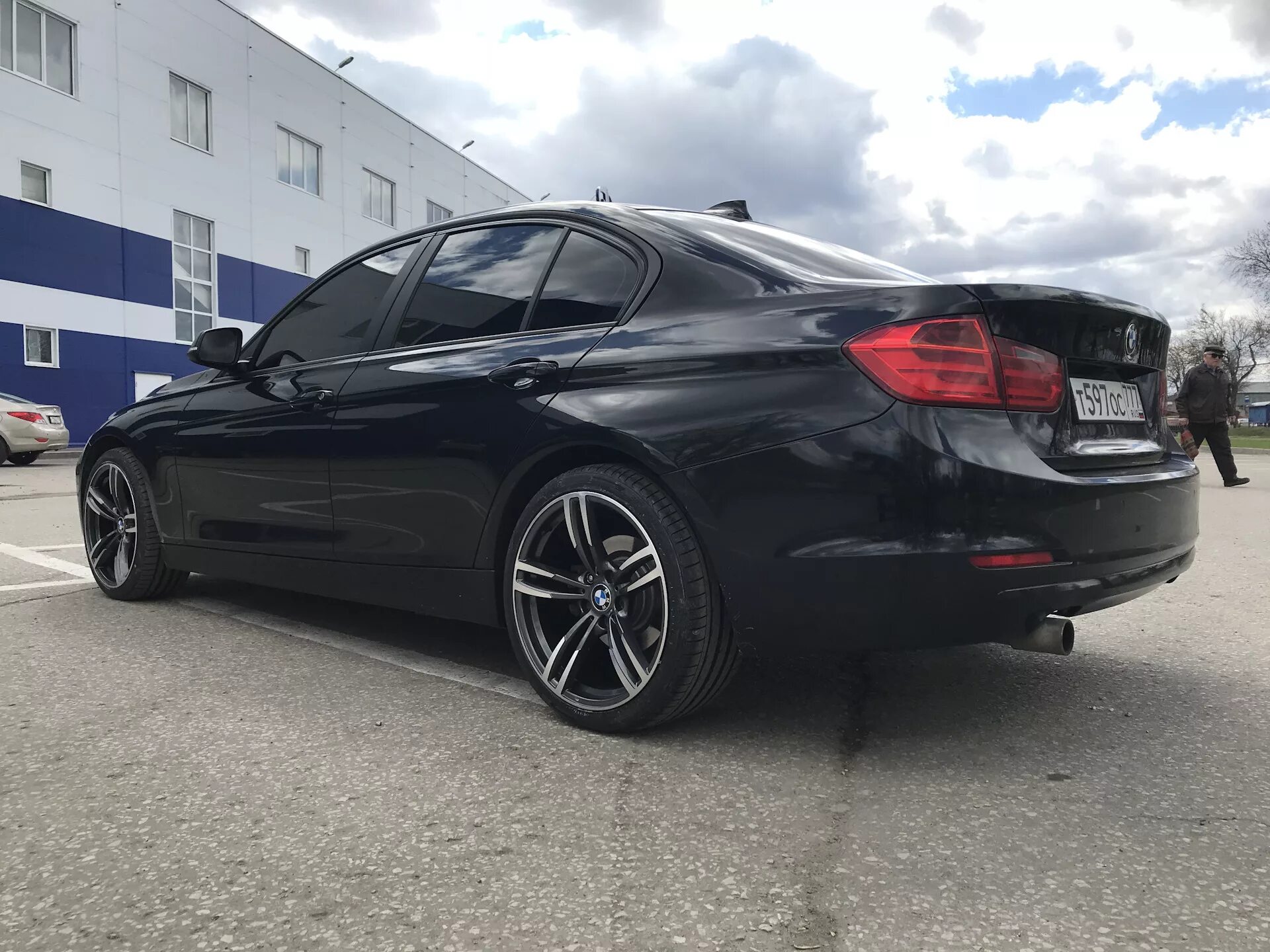 F10 30. Bmw f30 r20. 437 стиль bmw f30. bmw f10 r19. bmw 3 f30 437 стиль.