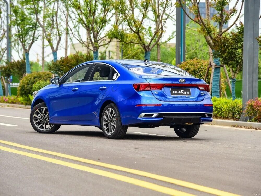 KIA CERATO Sport Clear White Auto Hatchback K743806 - YouTube