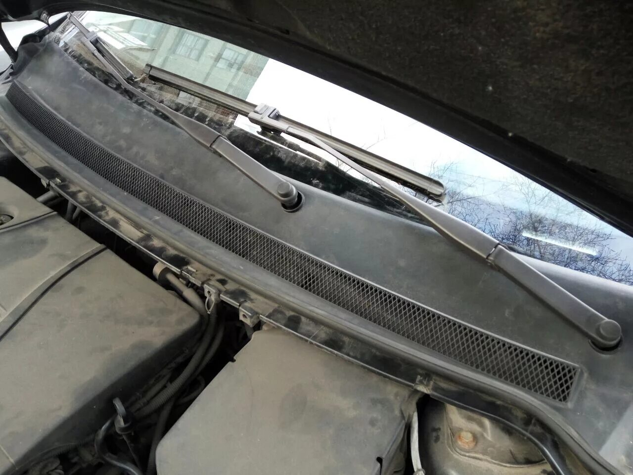 Снять жабо фокус 2. Жабо форд фокус 2. ford focus 2 жабо. жабо форд фокус 2 рестайлинг. резинки жабо форд фокус 2.