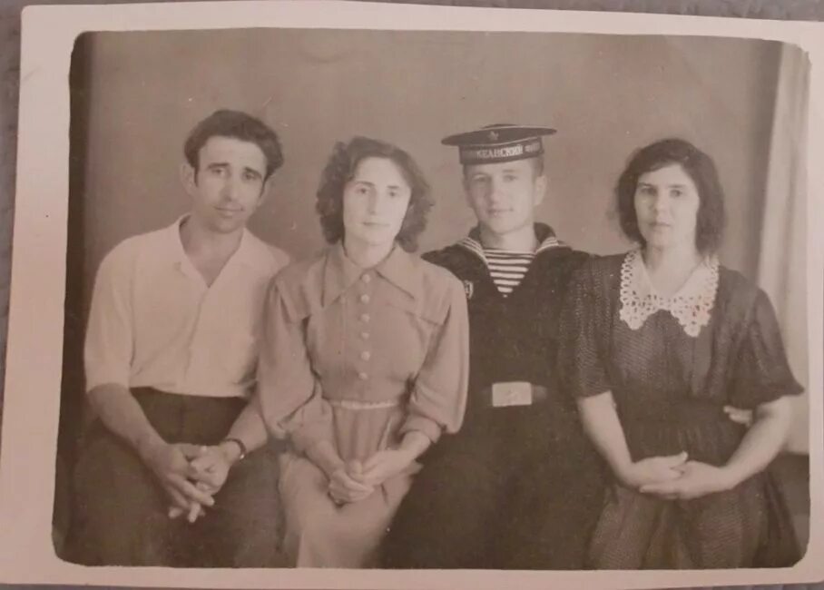 Найти родственников участников