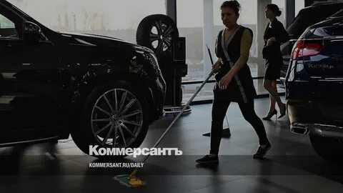 Уборщица автосалона