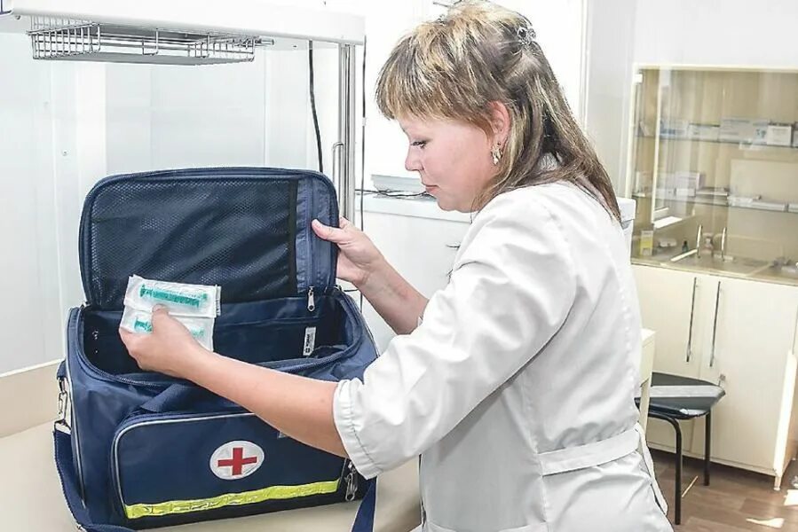 девушка фельдшер. фельдшер скорой. фельдшер на дому. фельдшер. скорая фельдшер.