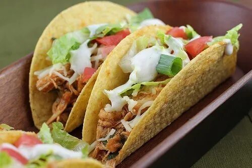 Мацатланские тако. Ирвинг берлин taco. Такос мексика сомбреро. Такос с тунцом. Мексиканская кухня такос.