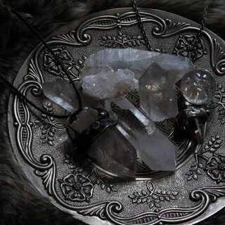 Черно серые кристаллы