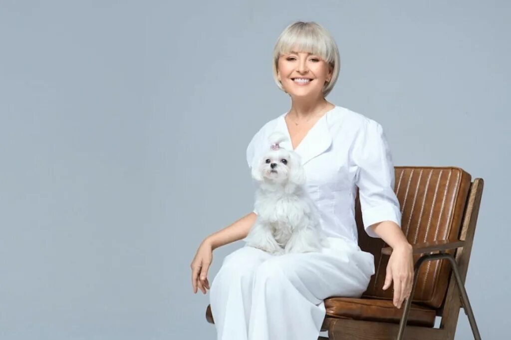 настоящее имя анжелики варум