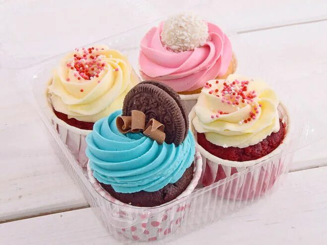 капкейки для женщины. капкейки в коробке. декор капкейков. 4 капкейка. набор капкейков 4 шт.