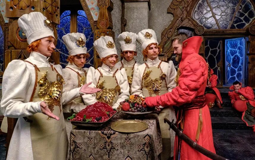 Представление русского костюма в интересной форме. Конёк-горбунок фильм 2020 павел деревянко. Конёк-горбунок фильм 2021 царь девица. Х/ф конек горбунок 2021. Конёк-горбунок фильм 2020.