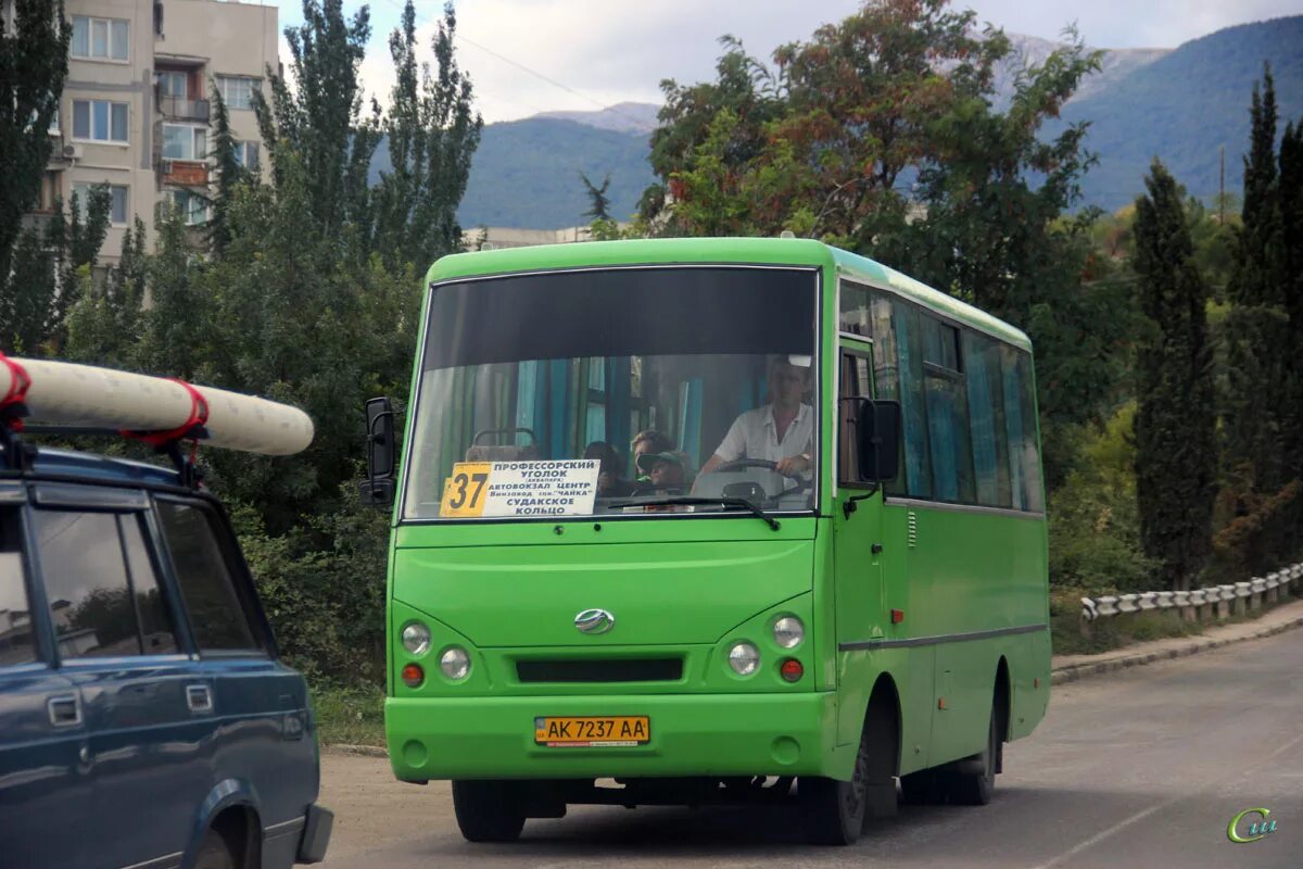 ЗАЗ a07a1 i-van. I-van a07a-30. Автобус i-van a07a. Общественный транспорт Алушты.