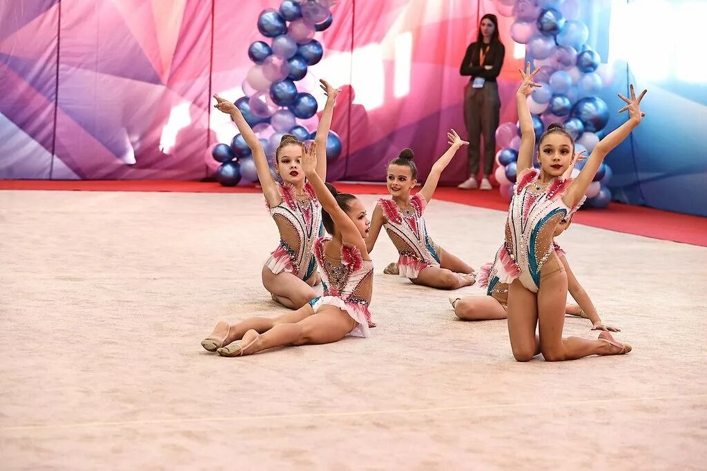 Группа блестящие. Студвесна 2022 республика татарстан номинация мода. Группа блестящие 2022. Блестящие красноуфимск. Шуя студенческая весна 2022.