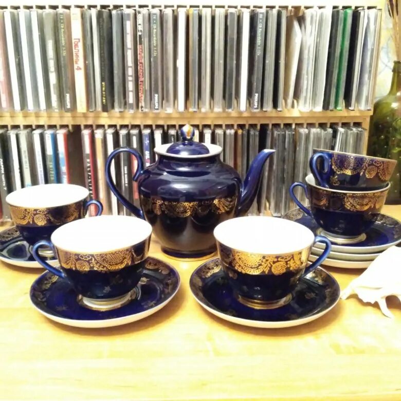 Чайный сервиз лфз кобальт ссср. Сервиз bareuther bavaria. Сервиз кобальт. Немецкий кобальтовый сервиз. Кобальтовый сервиз.