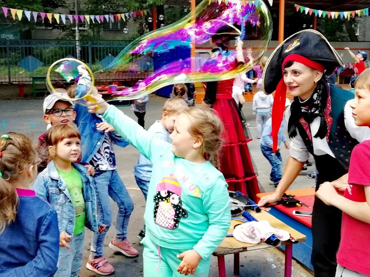 аниматоры для детей. три кота аниматоры. аниматор выезд детский. аниматоры на детский праздник. аниматор на детский день.