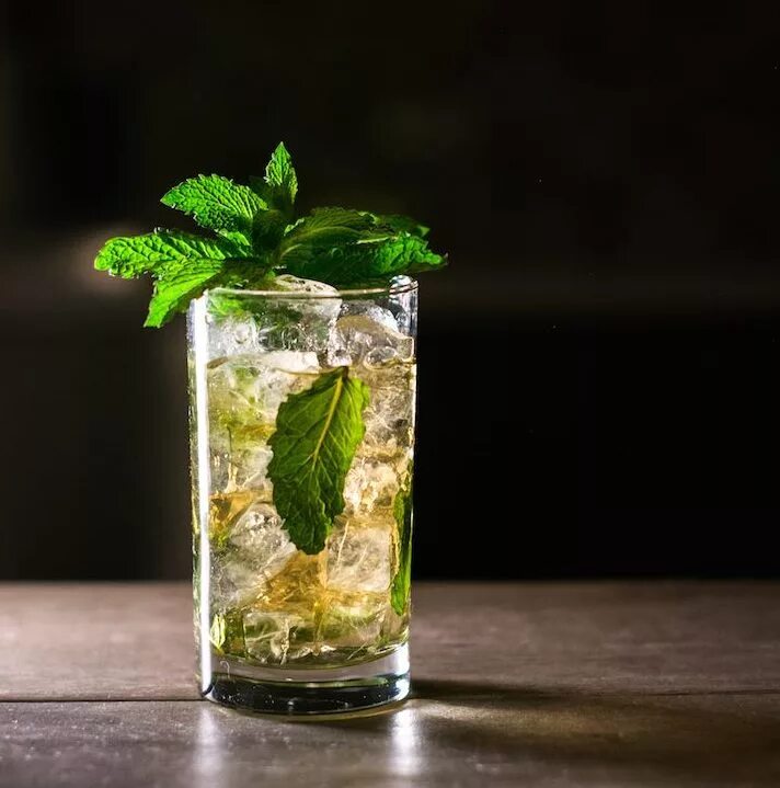 Мятный джулеп. Mint Julep коктейль. Мятный джулеп – Mint Julep. Джемисон джулеп. Волшебный мохито