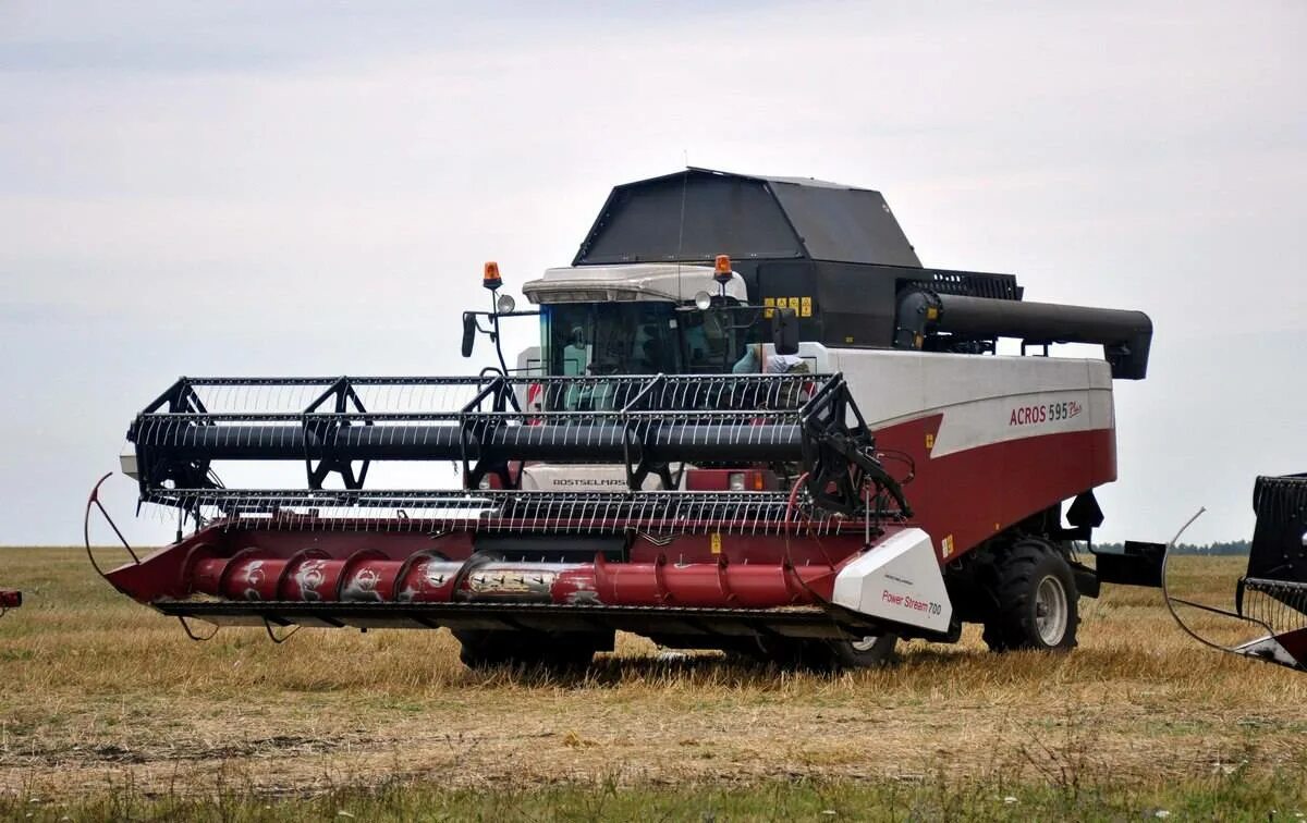 Ротор комбайна торум 750. Комбайн jd860. Барабанный комбайн. Барабанный комбайн. Барабанный комбайн.
