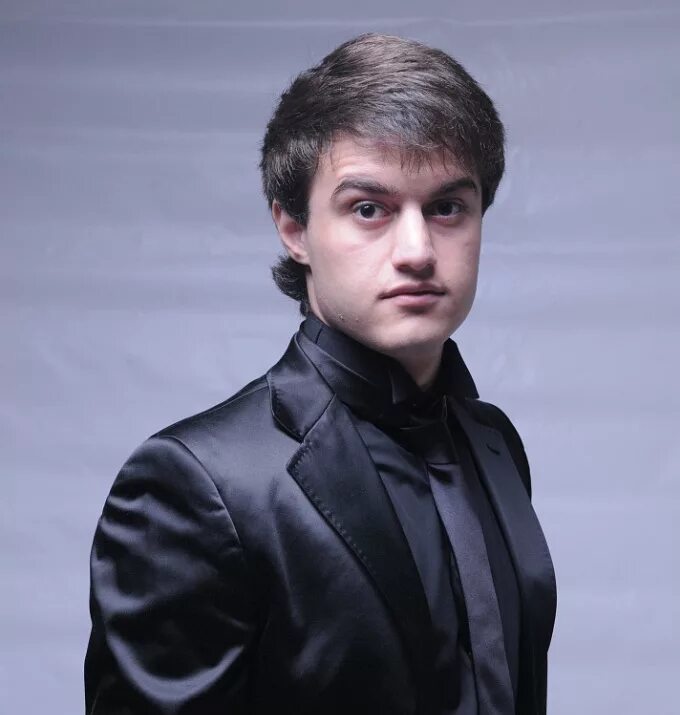 Кто поет эти черные глаза. Айдамир мугу и аслан тлебзу. Черные глаза исполнитель. Айдамир мугу сейчас 2022. Айдамир мугу 2023.