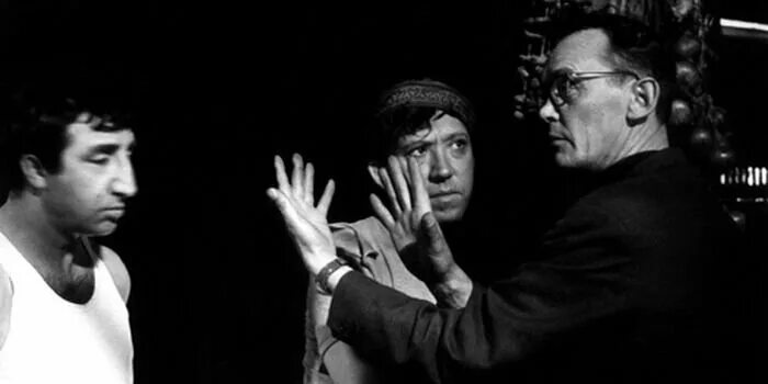 Гайдай кавказская. Кавказская пленница 1969. Наталья варлей кавказская пленница. Леонид гайдай на съемках кавказской пленницы. Гайдай кавказская пленница.