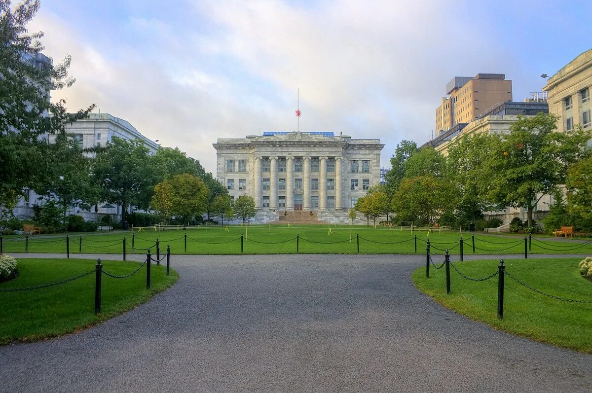 Медицинский университет Гарвард. Гарвардский университет Boston. Медицинская школа Гарварда. Гарвардская площадь. Гарвардская школа бизнеса