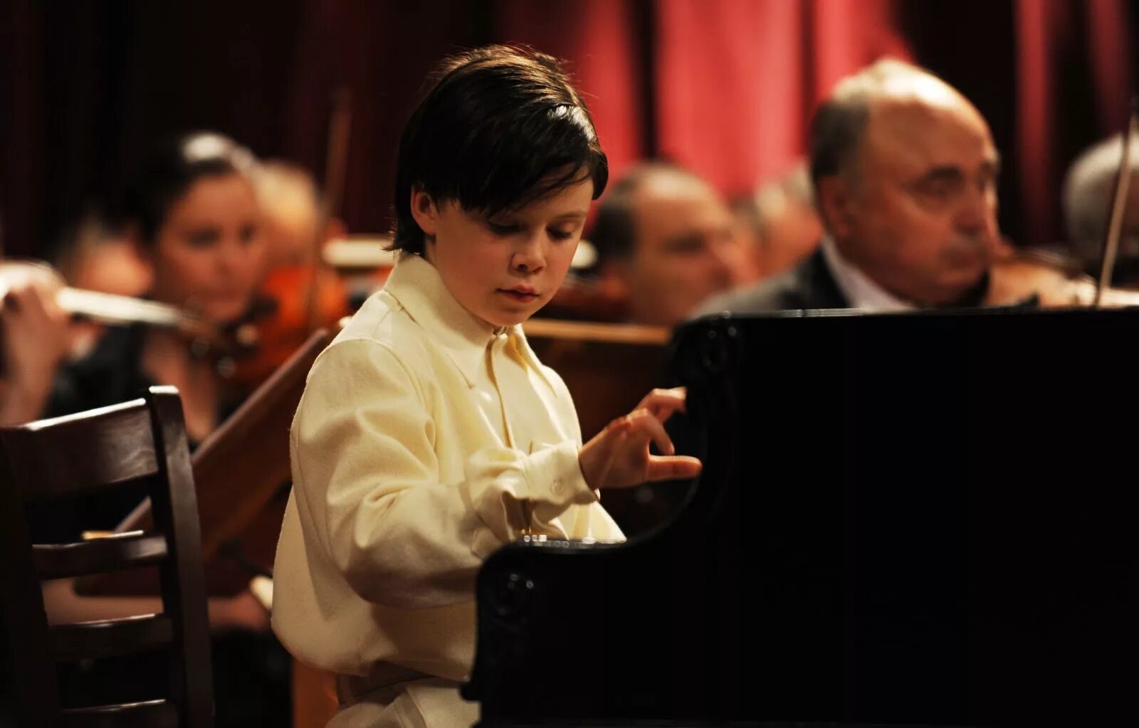 Елисей мысин пианино. Левенберг пианист. Тео георгиу пианист. Вундеркинды аудио. Этан бортник пианист.