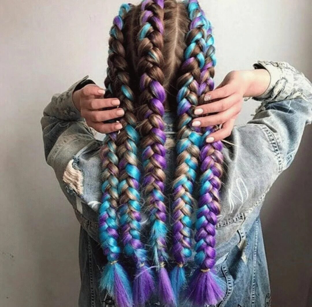 4 Косички с канекалоном. 2braids канекалон. Плетение 4 кос с канекалоном. Канекалон 8 косичек. Заплести канекалон в волосы