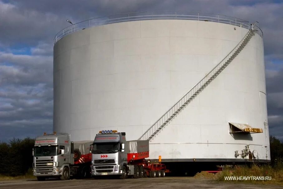 цистерна машина. огромные цистерны. цистерны для хранения нефти. самая большая банка пива. самый большой резервуар.
