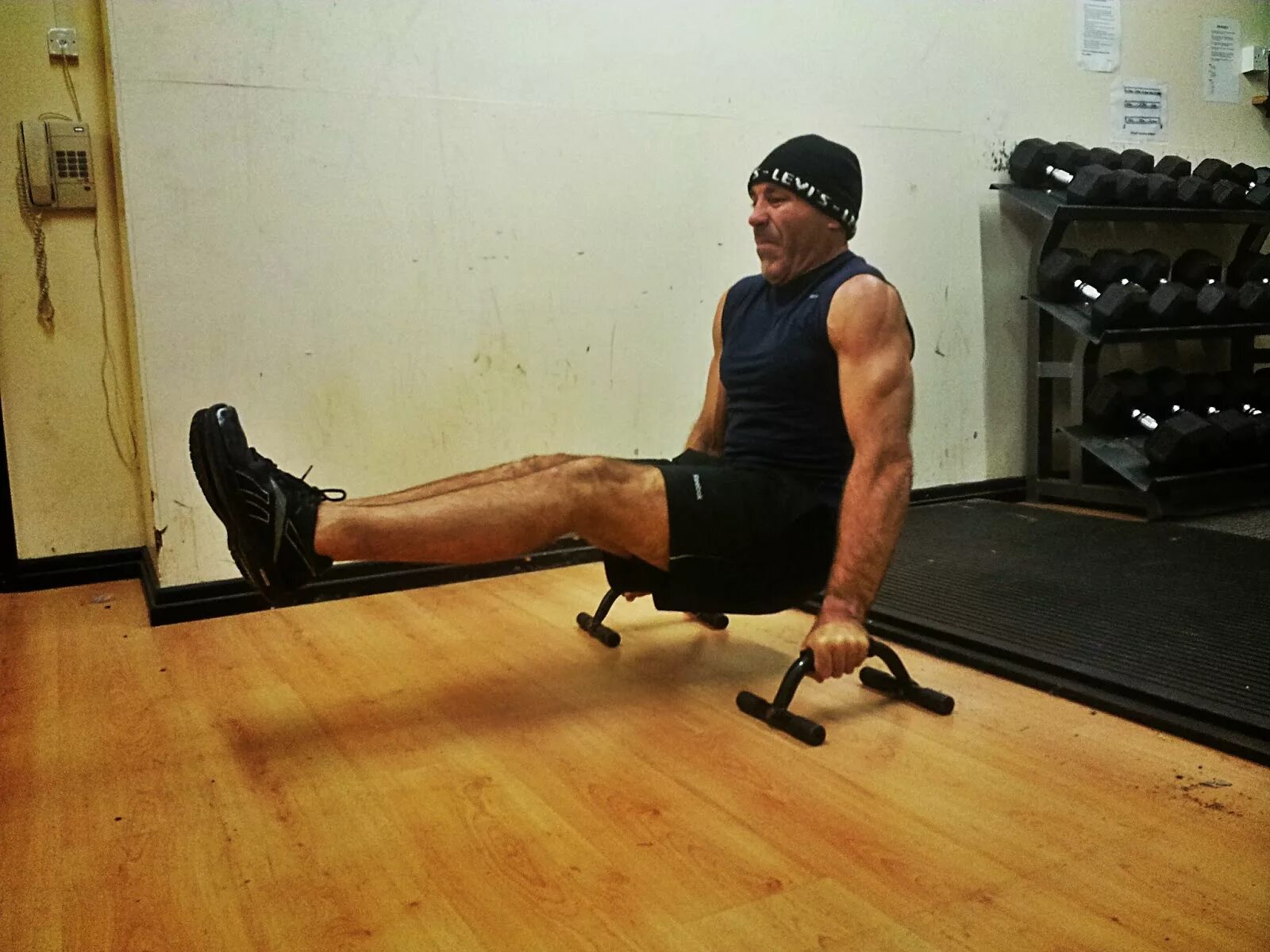 L-sit dips. L sit. Dips push ups. баллистическая тренировка. L sit.