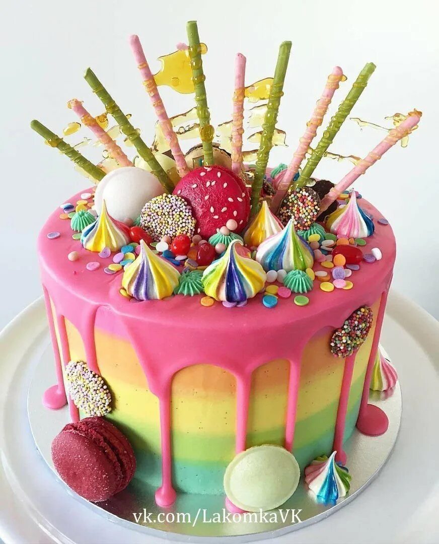 Красивые торты на 10 лет. Торт девочка. Красивые торты для девочек. Украшение торта для девочки. Яркий детский торт.