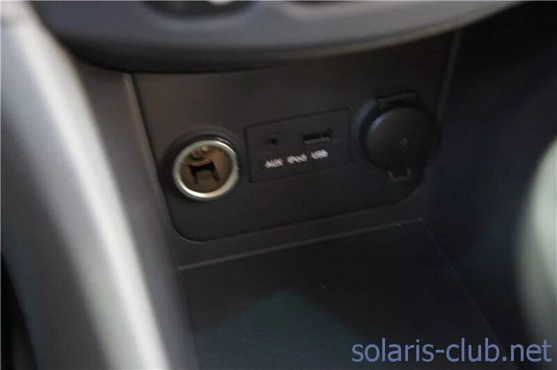 Usb solaris. Хендай солярис usb разъем. солярис usb aux. разъем usb aux хендай. блок usb aux solaris.