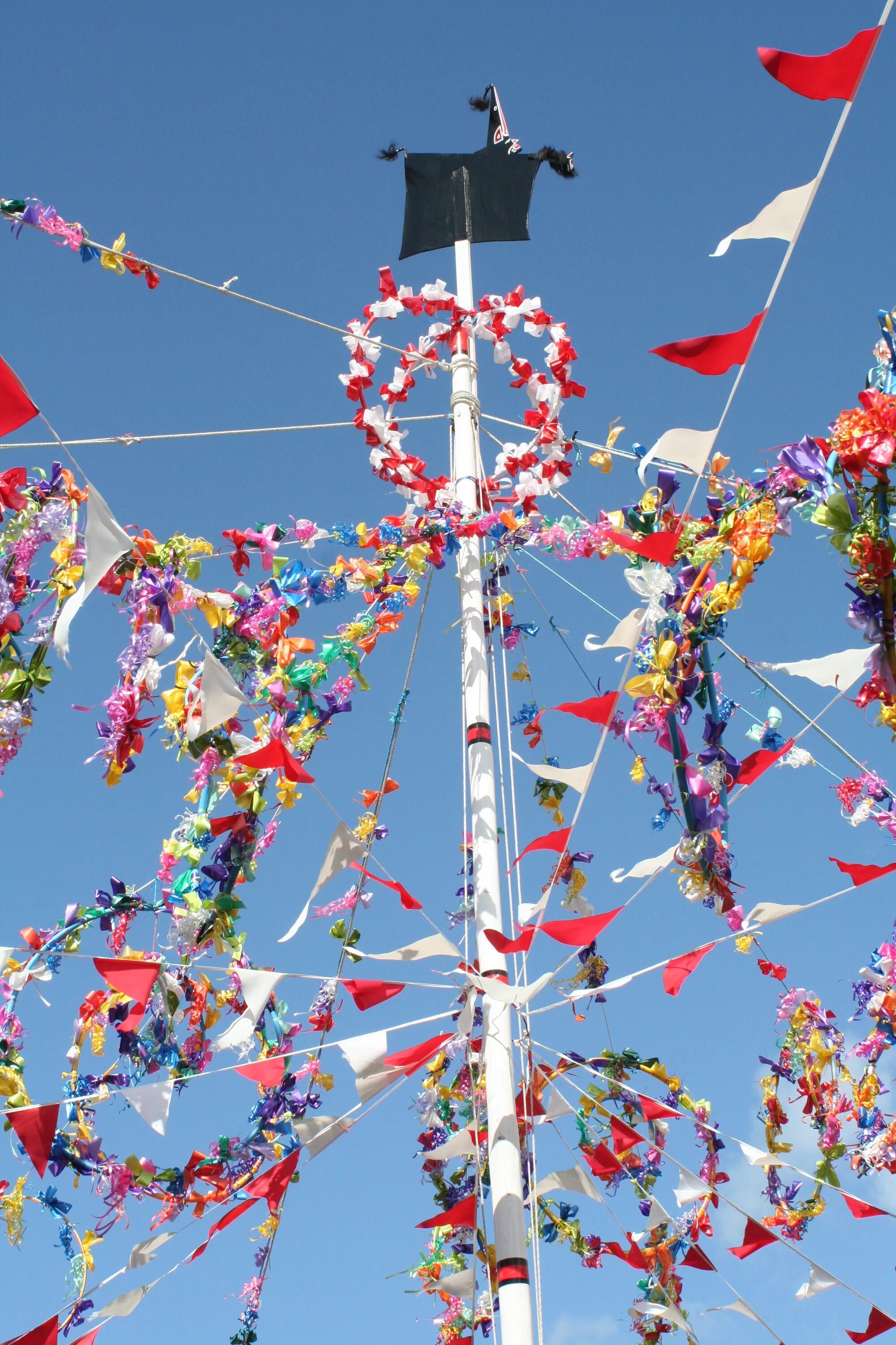 Maypole Майское дерево. Праздник Maypole в Великобритании. Белтейн Майское дерево. May Day праздник в Англии Майское дерево.