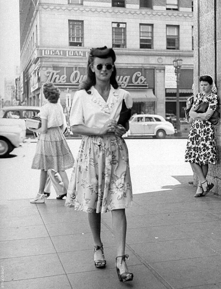 Жизнь в 60 80 годы. Америка 40х 50х годов. 1960-Е год мода"стиль Джеки". Мода 1940х Испания. 40е-50-е годы мода в Англии.