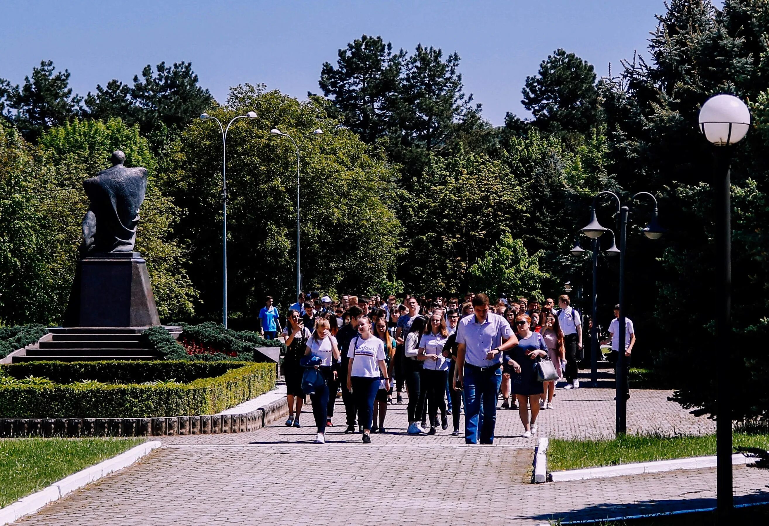 Город майский кабардино-балкария. Совет профсоюзов нальчик. Профсоюз нальчик. Памятники майский кбр. Город майский кбр.