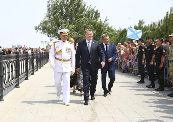 Военно морское министерство начало. ВМФ Каспийская флотилия праздник. Морской парад 2014 Туркменистана. За участие в главном военно-морском параде. Ельцин на Каспийской флотилии.