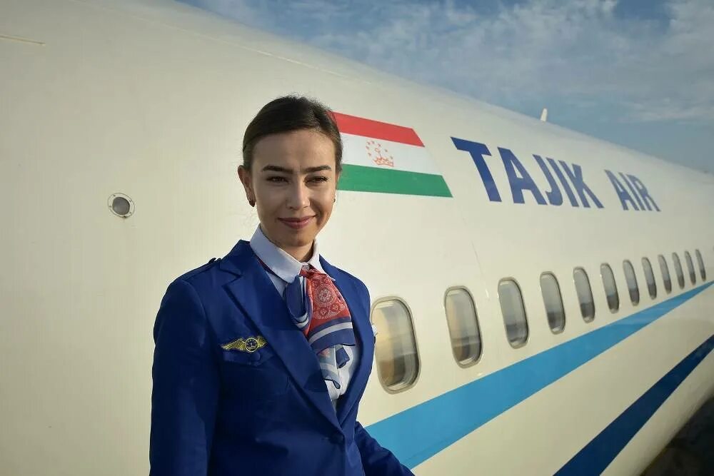 Самолет москва душанбе. Авиакомпания Tajik Air. Стюардессы таджик Эйр. Самолет таджик Эйр. Сомон Эйр бортпроводники.