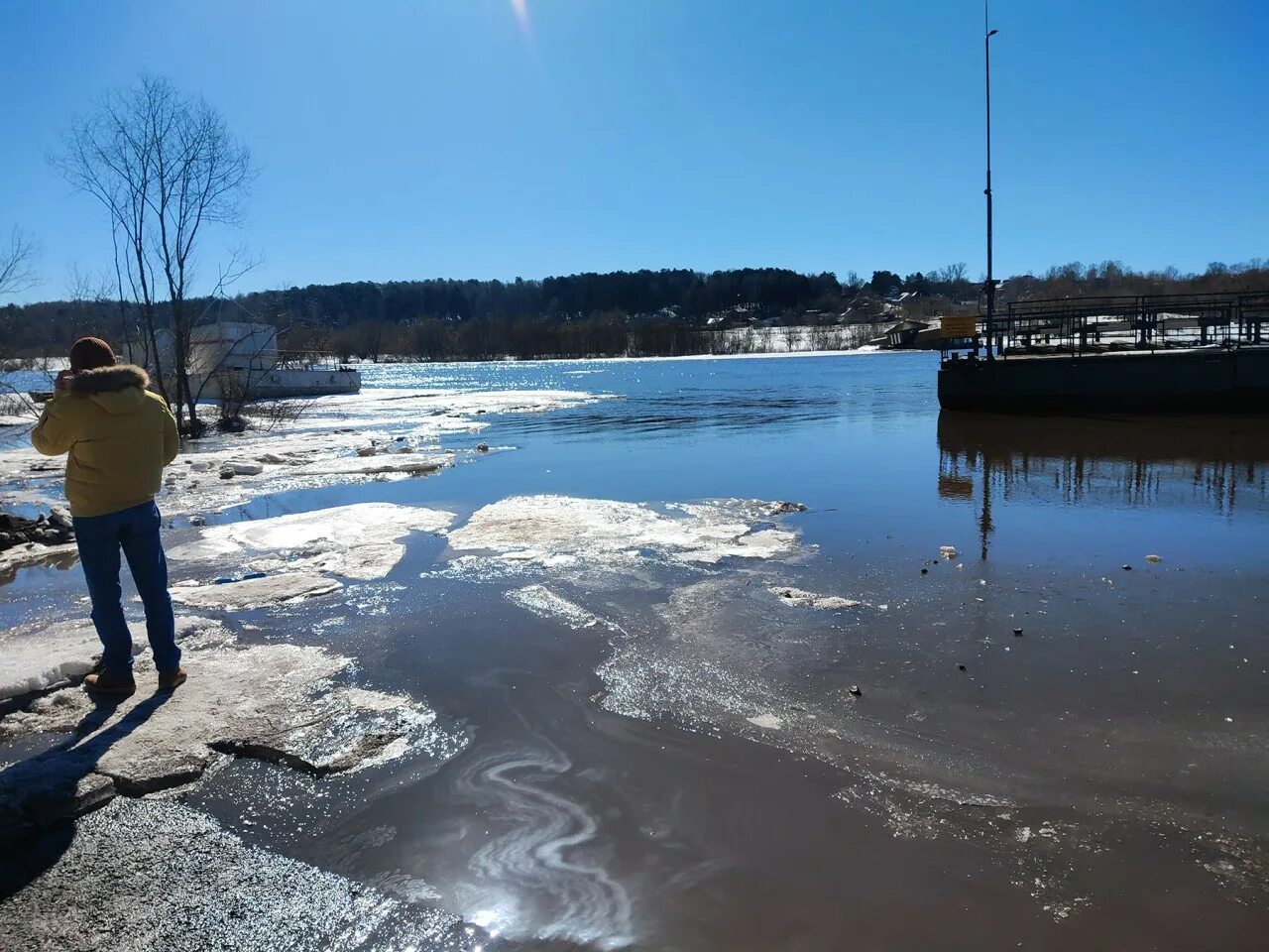 Уровень оки на сегодняшний день. Уровень воды в Оке Калуга. Разлив Оки в Калуге. Разлив рек в Калужской обл. Уровень воды сейчас в Оке Калуга.