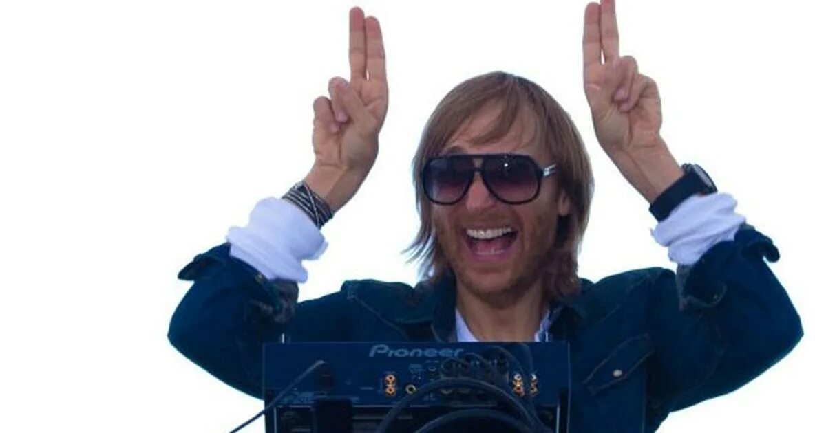 David guetta live. David Guetta. Дэвид Гетта в очках. David Guetta в очках.