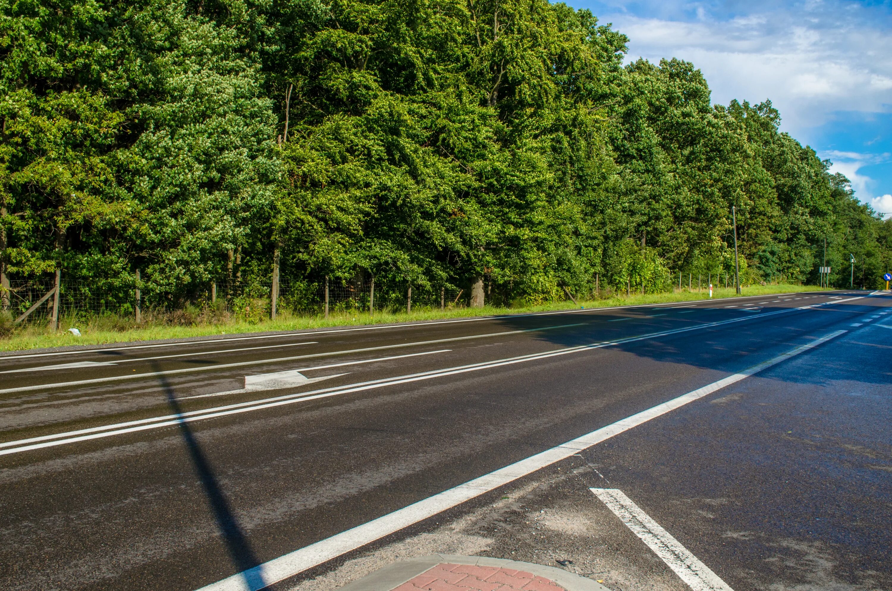 Lane road. Дорога трасса сбоку. Дорога вид с боку. Фон дорога. Дорога к Богу.