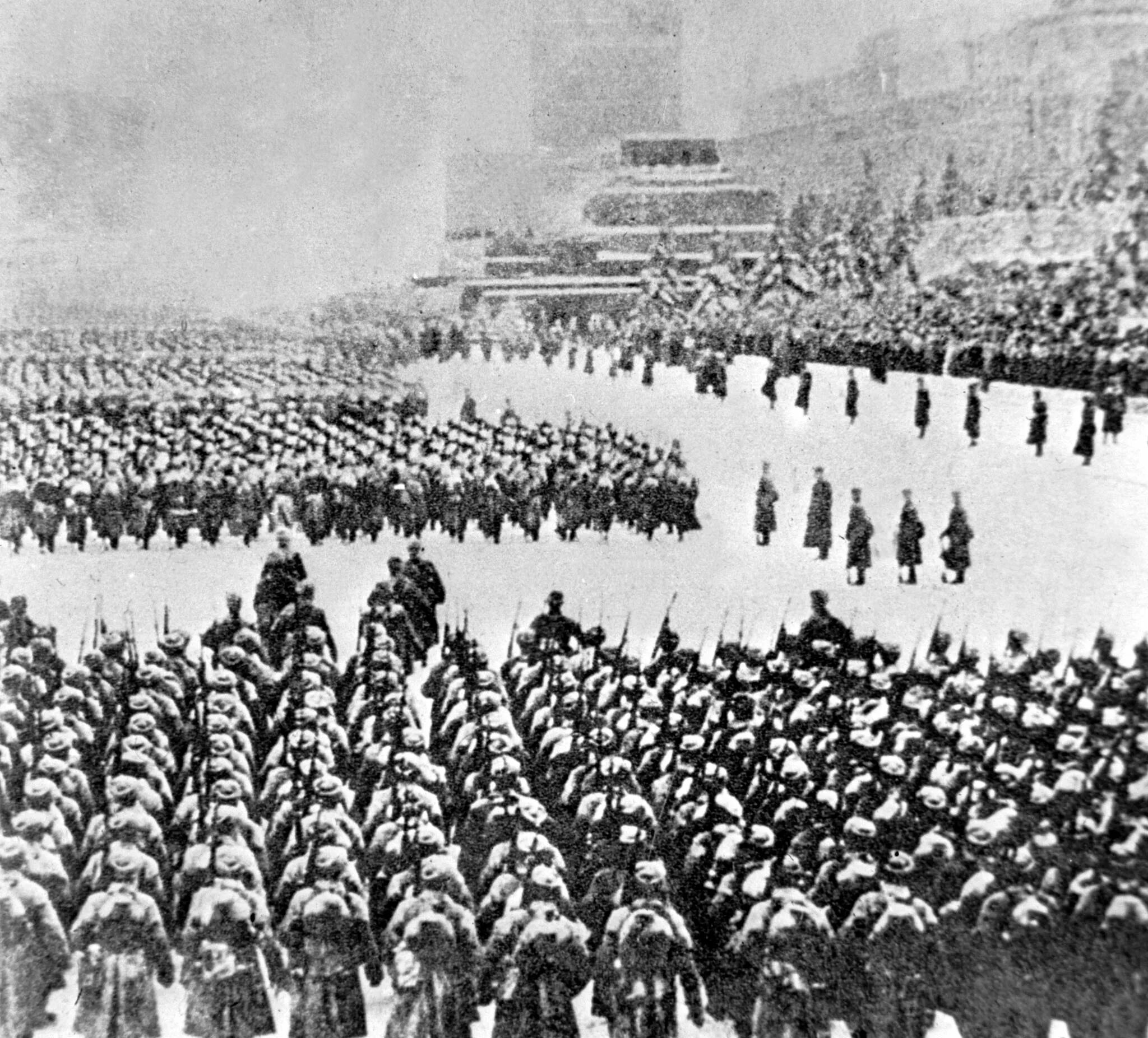 Парад на красной площади 7 ноября 1941. Парад 1941 года на красной площади Буденный. Парад 7 ноября 1941 года в Москве Буденный. Военный парад 1941 г