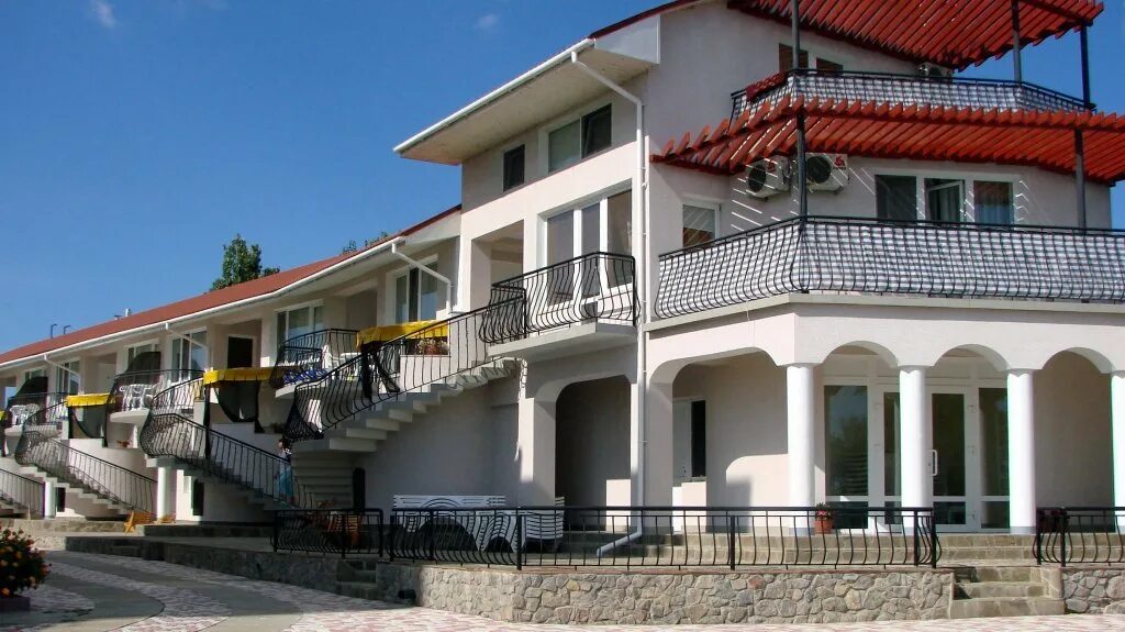 Феодосия гостиница прим фото. Феодосия приморск. Приморский дворик феодосия. Сочи приморский дворик гостиница. Приморский дворик феодосия.