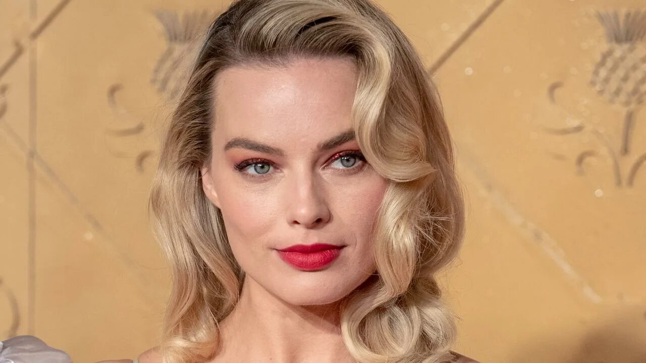 марго элис робби. марго робби улыбка. роби марго робби. марго робби 2010. розовая роль марго робби.