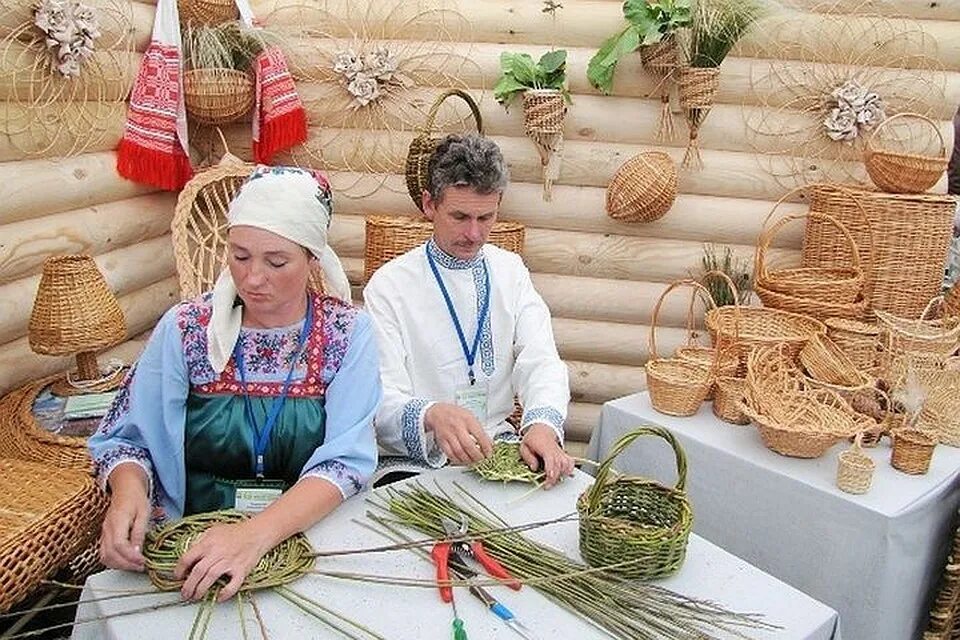 Фестиваль народных промыслов и ремесел. Народные художественные промыслы и ремесла. Народные промыслы фестиваль. Изделия для ярмарки. Фестиваль ремесел.