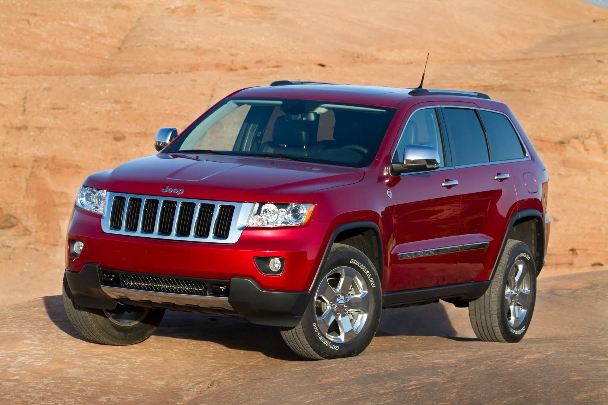 Jeep Grand Cherokee 2011. Джип Jeep Grand Cherokee красный. Jeep Grand Cherokee 2010. Джип Гранд Чероки Лимитед 2011.