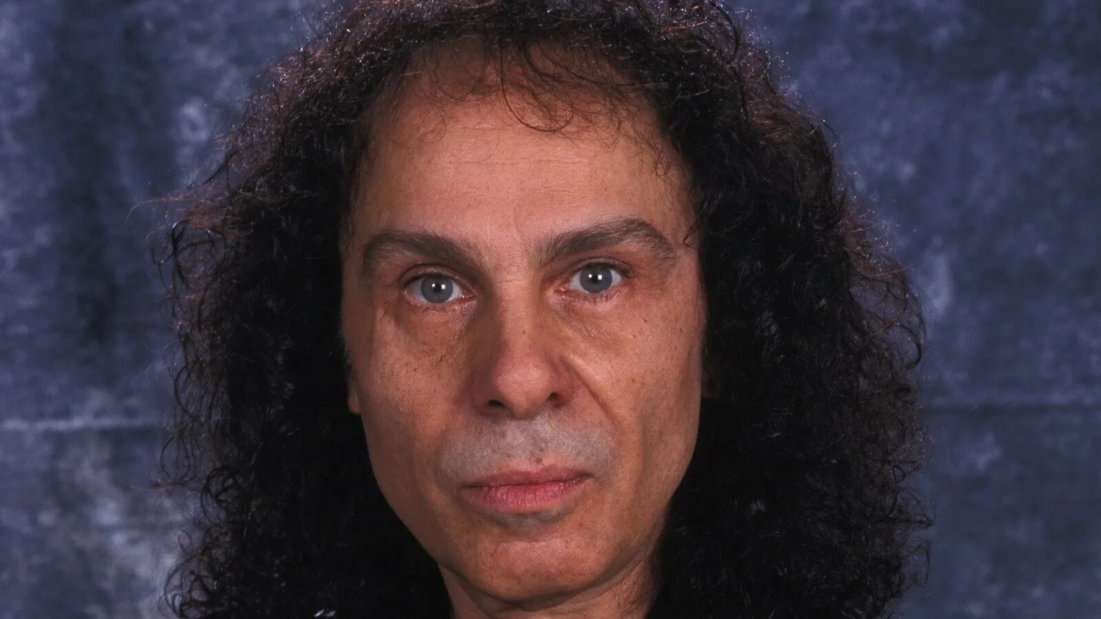 James dio. Дио вокалист. Ronnie James Dio 1992.