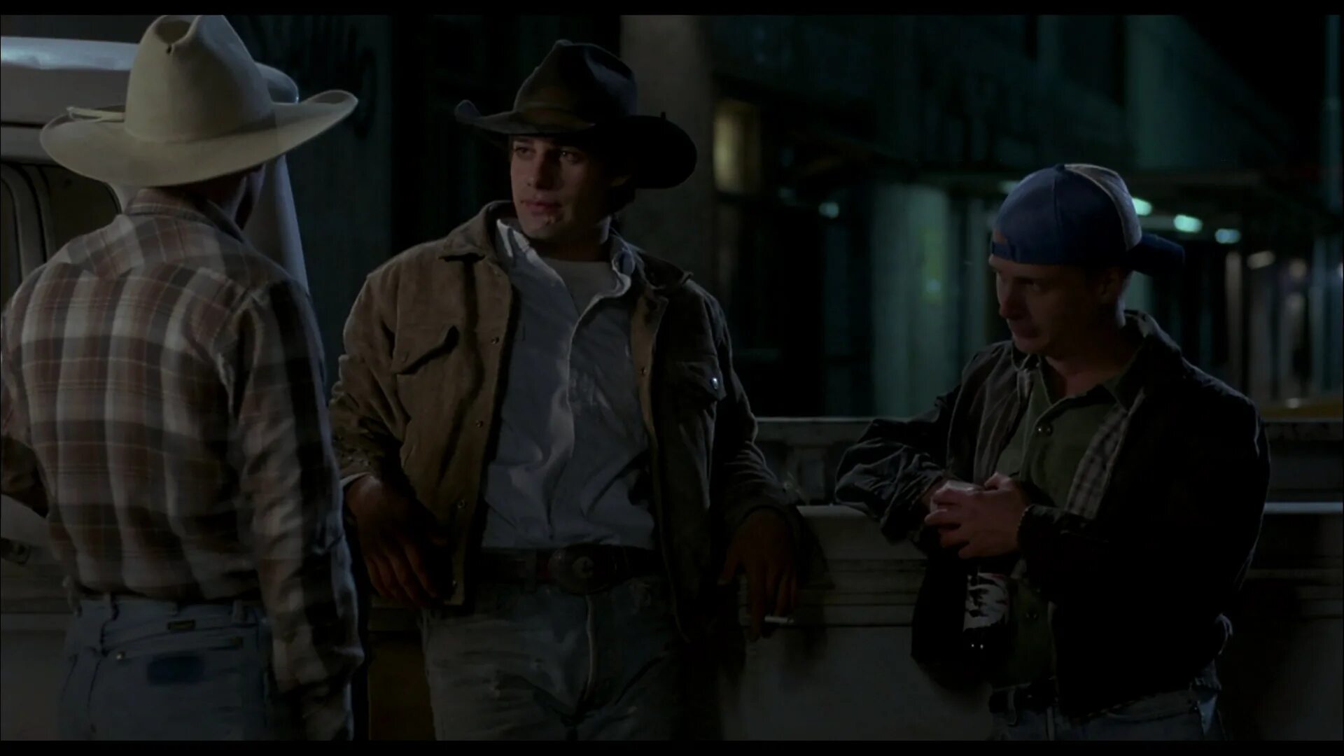 Уже совсем стемнело в роще звучно щелкал соловей. Уже совсем стемнело когда он выбрался. Когда стемнело я зажег лампу тип предложения. Поле ночью. Уже совсем стемнело и начинало холодать в роще звучно.