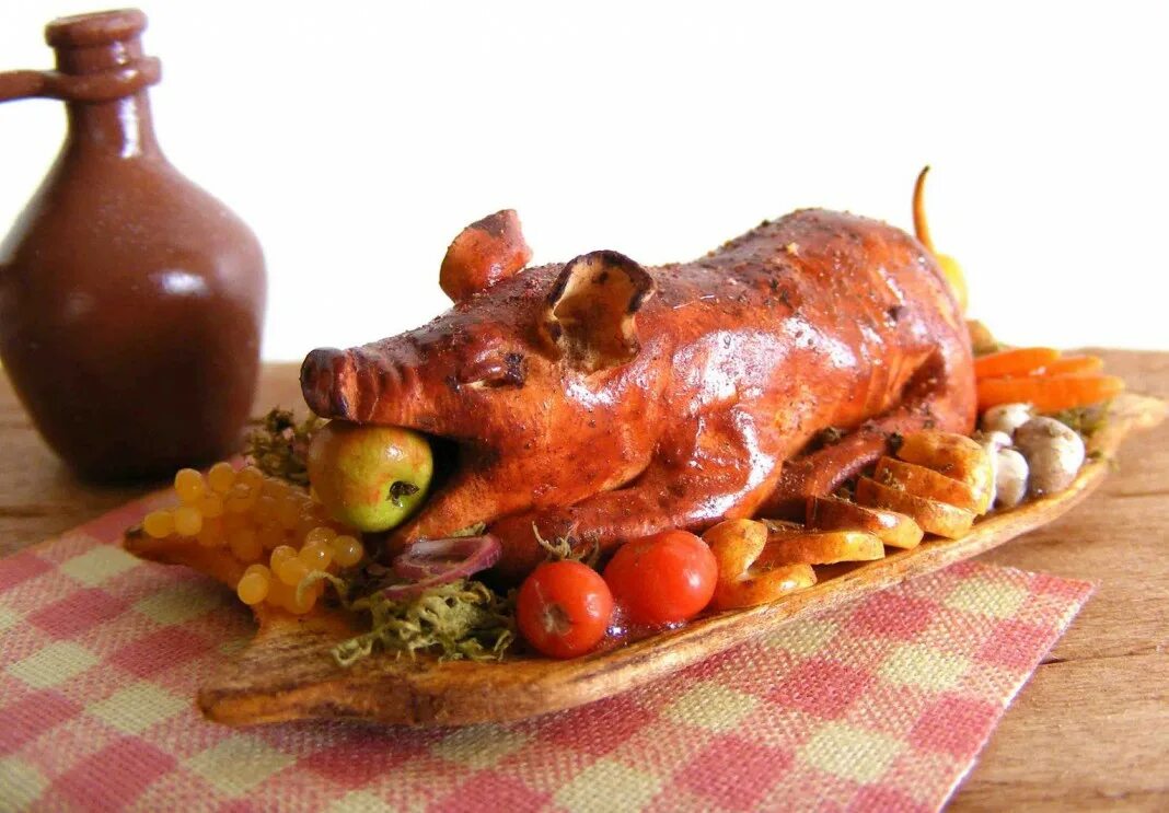 Поросенок фаршированный яблоками. Поросенок с яблоком во рту. Поросенок с яблоком во рту. Зажаренная свинья. Зажаренный поросенок с яблоком во рту.