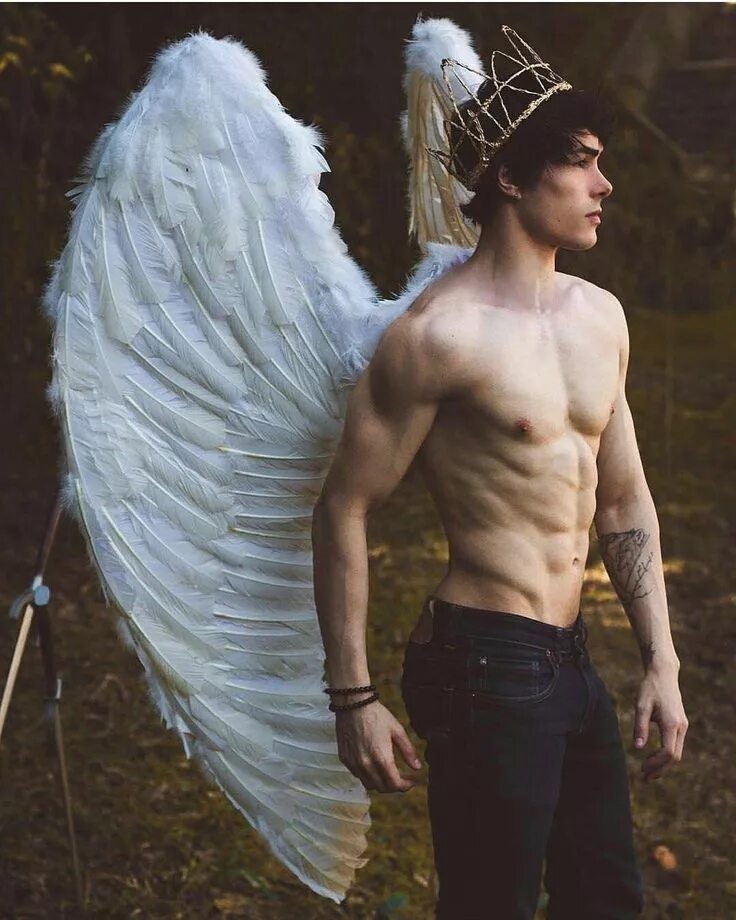 Angels men s. Ангел мужчина. Мужчина с крыльями. Парень с крыльями. Парень с крыльями Эстетика.