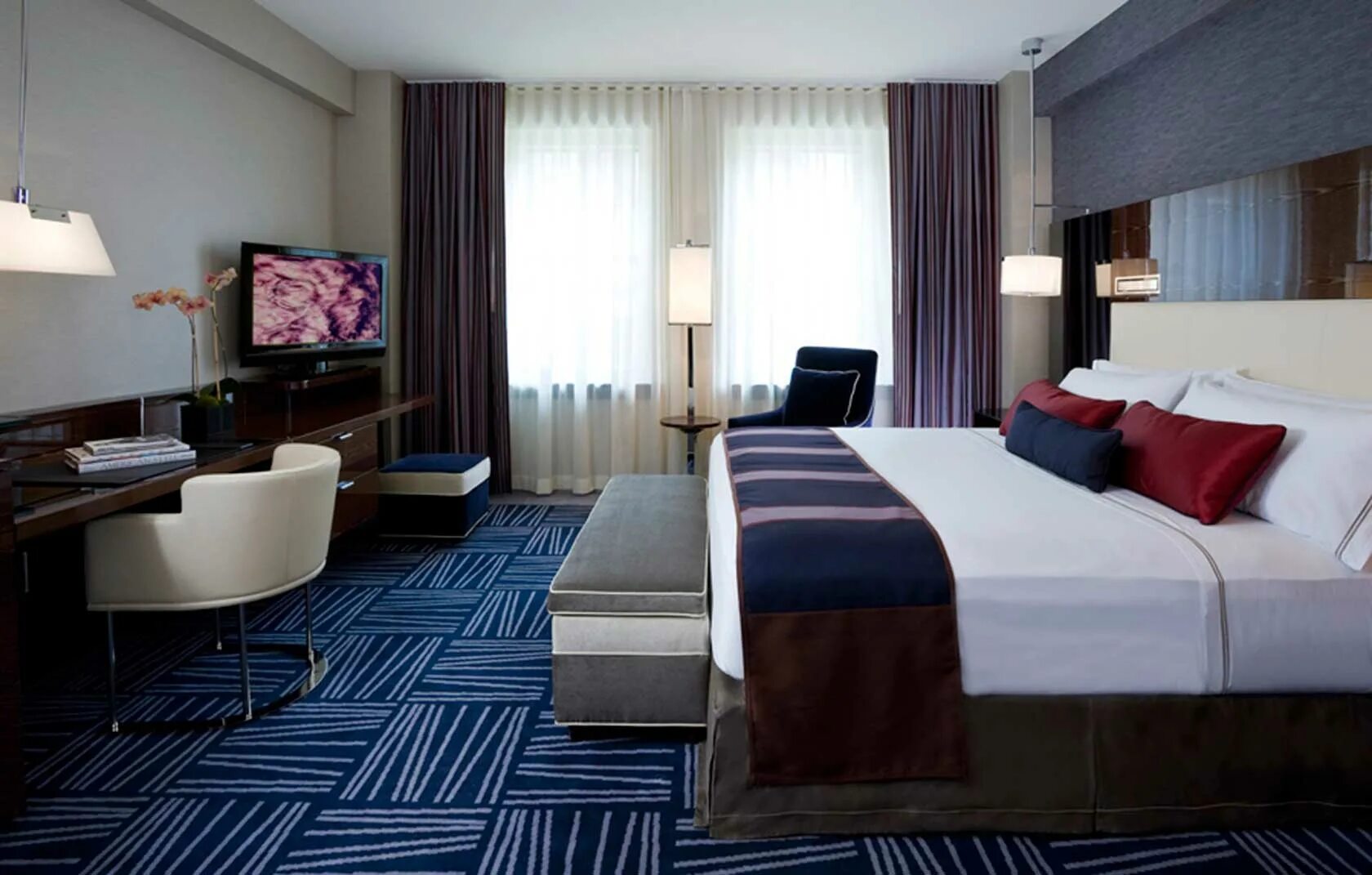 Hotel bedroom. Интерьер номера в гостинице. Отель в современном стиле. Интерьеры гостиниц в современном стиле. Спальня в гостиничном стиле.