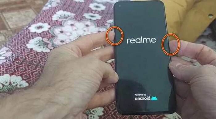 Телефон realme не включается