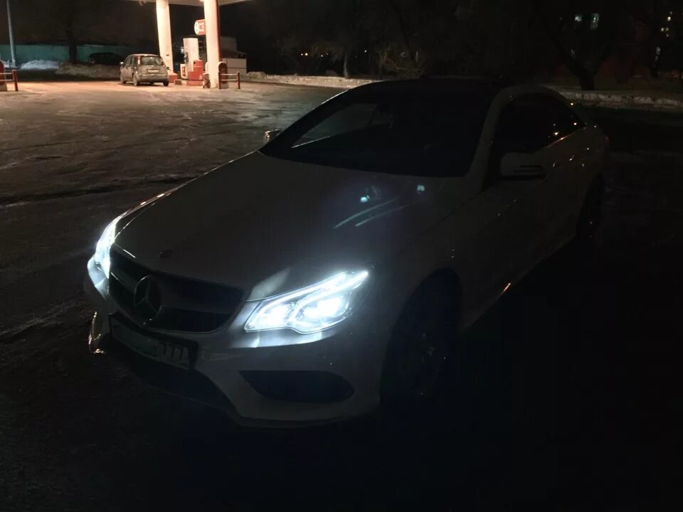 После mercedes. Цешка Мерседес ночью. Мерс после мойки ночью. Mercedes e63 на мойке. Мерседес а класс ночь ЕКБ на мойке.