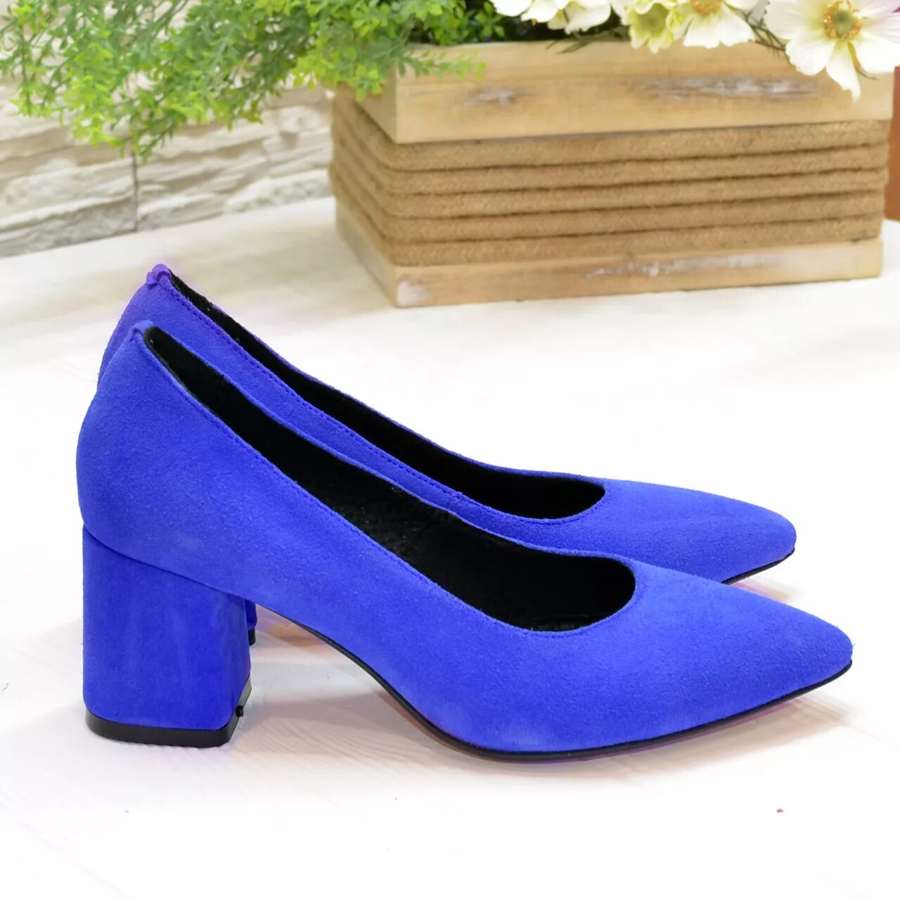 Синие замшевые туфли. Синие замшевые туфли женские. Синие замшевые туфли на каблуке. Синие туфли на невысоком каблуке. Купить синие замшевые